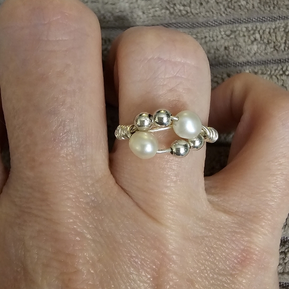 Handmade ring with faux pearls and beads (size 4.5) - Picture 2 of 4